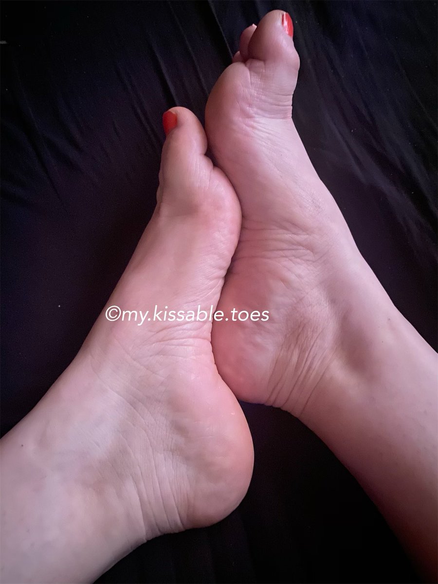 Kiley88630874's tweet photo. It’s finally Friday, and these need a #pedicure.  Which one of you #paypigs is going to spoil me?

https://t.co/Jv46bu4UrI 
#findom #loosers #godess https://t.co/xu61lYulaF