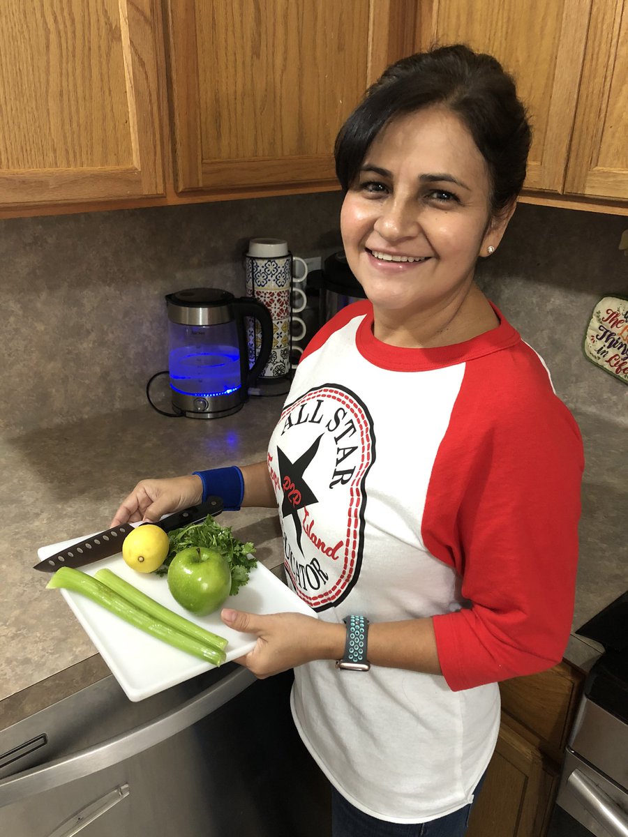 RoRho94's tweet photo. #KleinGoesRed This is my healthy choice! Delicious green smoothies for breakfast. @EppsIslandKISD @KISDHlthSvc https://t.co/S2iPeSL8yz