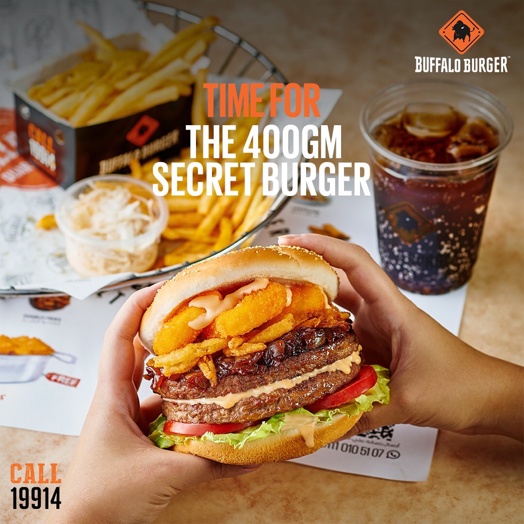 Buffalo_Burger's tweet photo. عايز تعرف السر ورا حلاوة بافالو برجر؟🤫
أطلب دلوقتي سيكريت برجرThe Secret Burger  من بافالو برجر بحجم ال400 جرام!
*كلمنا على 19914📞
او من:
https://t.co/DpreTP3xP1
*يضاف خدمة التوصيل
#The_Real_Thing #Buffalo_Burger #Buffalo_Addicts #The_Biggest_Bite #400GM #The_Secret_Burger https://t.co/SOD5tiUh5O