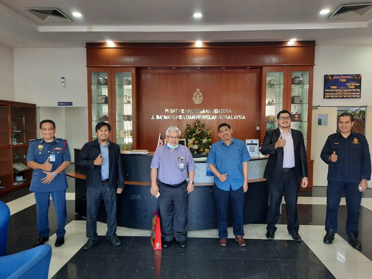 kejuruteraanhq's tweet photo. 13.11.2020 : Admin | Kunjungan Audit SIRIM ke @kejuruteraanhq untuk semakan pematuhan proses kerja bagi tujuan persijilan MS ISO JBPM pada tahun 2021.
#MSISO ππ²πΎ
#kejuruteraan π¦Ύπ¨βπ»
#nadioperasikebombaan π https://t.co/EWrWELU3Vn
