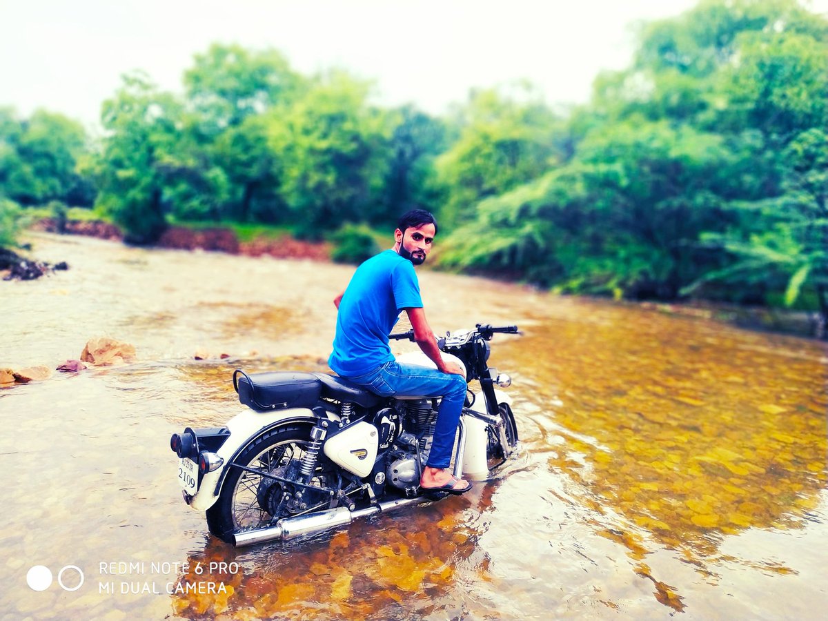 AzharShesha's tweet photo. दुनिया फ़रेब करके हुनरमंद हो गई,

हम ऐतबार करके गुनाहगार हो गए। https://t.co/nipDw0lkG7