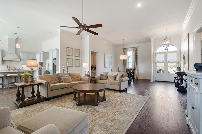 BedicoCreek's tweet image. Sit at the Breakfast Bar &amp;amp; Enjoy the Views Out of the Wall of Windows in This Open Living Space! #TakeATour During Our #CommunityOpenHouse Sunday, November 15th From 11AM - 2PM! #2020FallTour ow.ly/Wbg250ChkYC