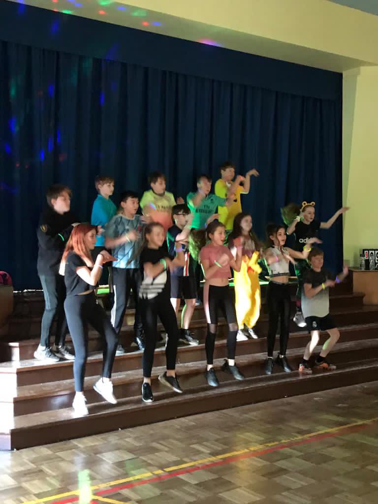 MissWilson2808's tweet photo. How proud am I?! P7W brought cheer to all today holding a socially distanced Danceathon.They wanted to be like @thebodycoach and dance all day to raise money for Children in Need! Final total will be counted on Monday...what a wonderful job by Team Hilton @hiltoninverness 💃🏼 🐝 https://t.co/4IBW62iRZY