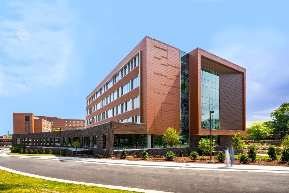 AvenereCladding's tweet photo. It's #FacadeFriday featuring Cone Health Women's Hospital in Greensboro, NC. Designed by @HKSArchitects, this 6-story project hospital showcases Burnt Red #NeaCera #rainscreen #cladding panels, with @BrasfieldGorrie.
https://t.co/keaHx4ZI66
#Architecture #Facades #ExteriorDesign https://t.co/EPsGsIrFwR