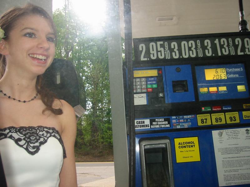 Gaspumphotties's tweet image. #gaspumphottie #pumpinggas