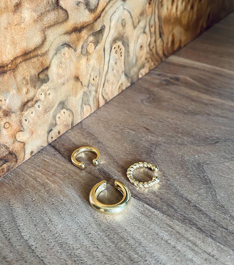 8. JAGG JEWELSjagg. to niepowtarzalna biżuteria dla kobiet ceniących piękno. Marka łączy w swojej ofercie współczesną kolekcję oraz autentyczną biżuterię przedwojenną. Ceny wahają się między 100 a 500zł.strona internetowa:  http://jagg.pl&nbsp;