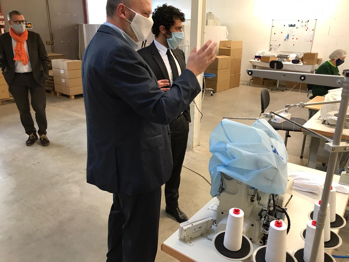 A Dijon, dans les ateliers du <a href="/GroupeIdees/">Groupe IDEES</a> avec <a href="/PatrickChoux/">Patrick Choux</a>, où des personnes en #insertion fabriquent des masques anti-COVID. Il est important de ne pas oublier les personnes éloignées de l’emploi en cette période de crise.