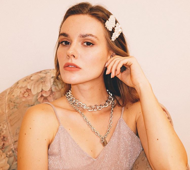 10. HOLI STOREJest to młoda marka z wysokiej jakości biżuterią i dodatkami. Działają zgodnie z podstawowymi zasadami less waste. Ceny wahają się między 29 a 200 zł.strona internetowa:  https://www.holistore.pl/&nbsp;