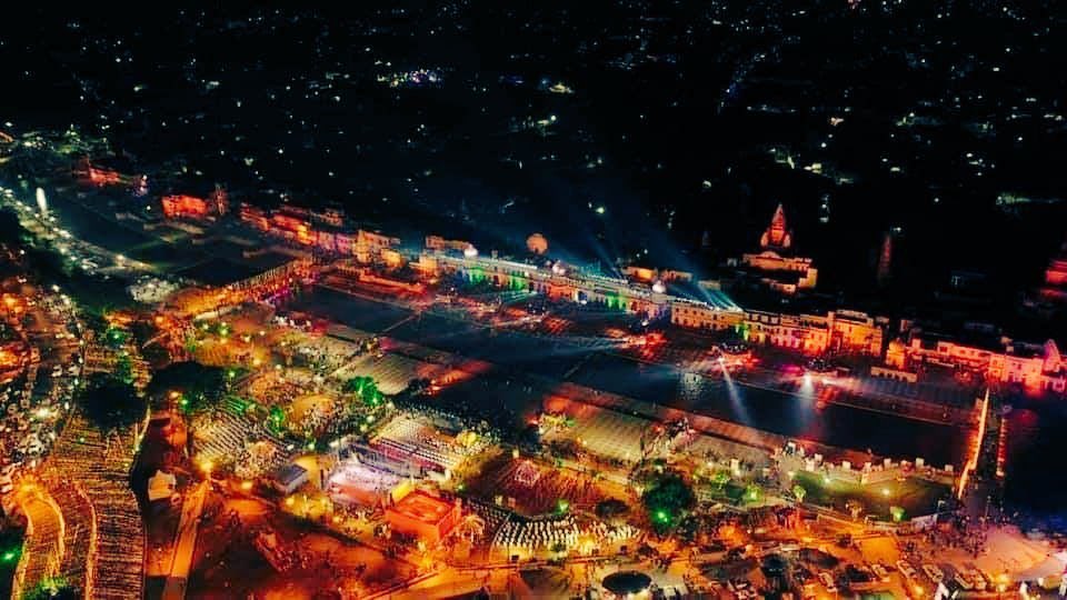 Drharimaram's tweet photo. Great Leader who can bring dark to spark Sri @myogiadityanath @CMOfficeUP 🪔🪔🪔🪔 #Ayodhya today celebrates the Deepotsav for the coronation of Ram Lalla, 5.51 lakh lamps it’s record 🪔
#Deepotsav2020
#AyodhyaRamMandir #visiondigitalindia @visiondigitalin @Drharimaram https://t.co/SmjTeHUMfp