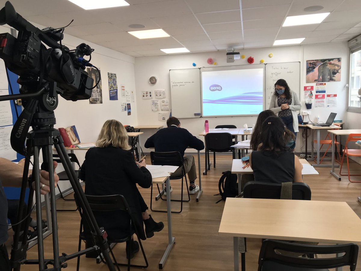 DFrancophonie's tweet photo. Tournage à l’école Inflexyon à #Lyon et au Cavilam Alliance française de #Vichy, centres de français langue étrangère  @Label_FLE qui subissent le #covid de plein fouet. Leur courage pour surmonter la crise, à voir bientôt sur @TV5MONDE @cavilamvichy @Inflexyon @FEI_sevres https://t.co/gTu9bZsU09
