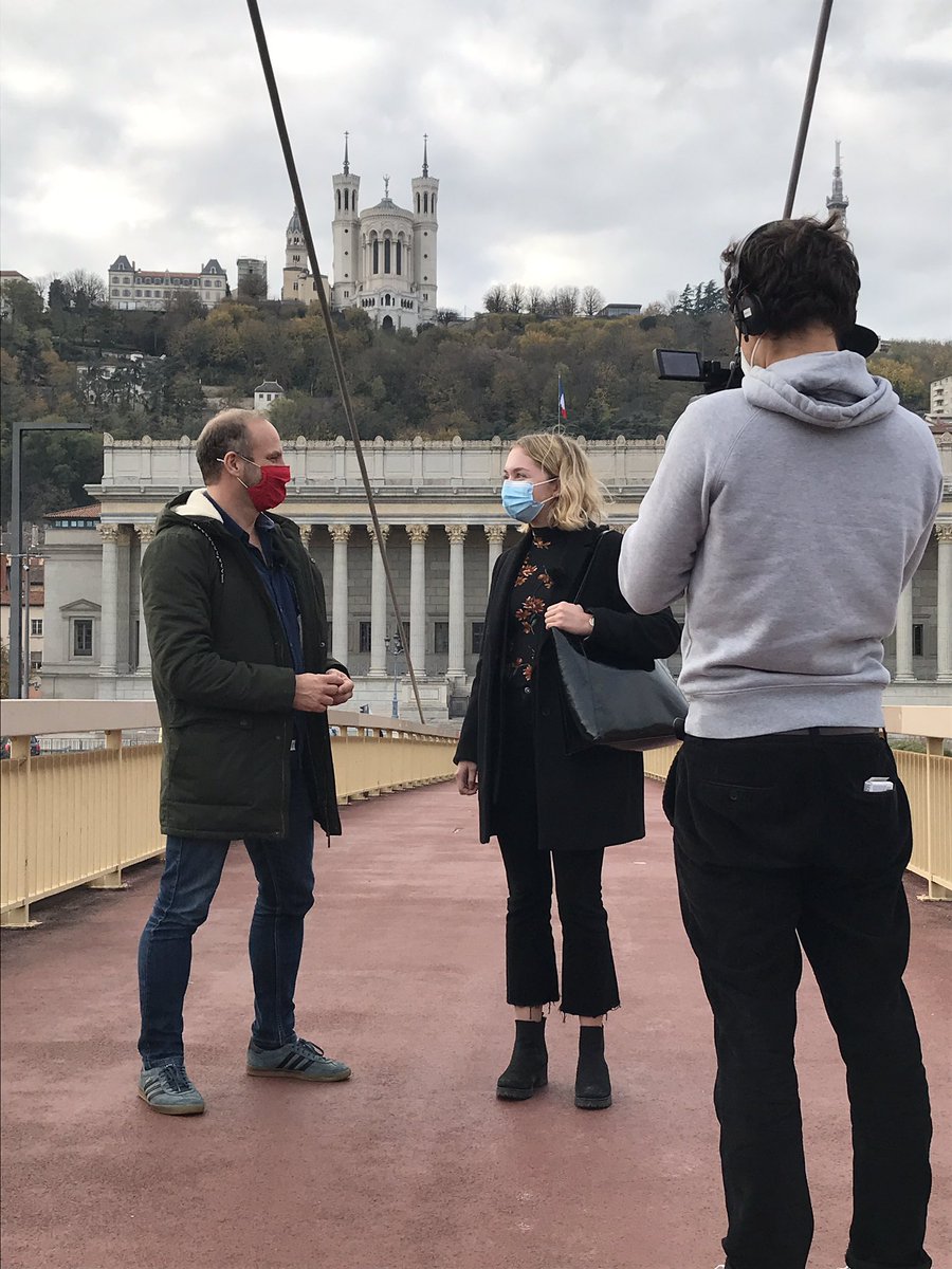 DFrancophonie's tweet photo. Tournage à l’école Inflexyon à #Lyon et au Cavilam Alliance française de #Vichy, centres de français langue étrangère  @Label_FLE qui subissent le #covid de plein fouet. Leur courage pour surmonter la crise, à voir bientôt sur @TV5MONDE @cavilamvichy @Inflexyon @FEI_sevres https://t.co/gTu9bZsU09
