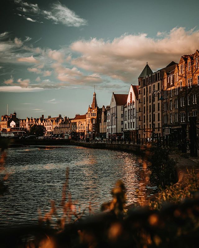 VisitScotland's tweet photo. Who recognises this area of #Edinburgh? 🙋 📍 The Shore, #Leith 📷 IG/billelis_obscura #StaySafe https://t.co/pooi51JNT7