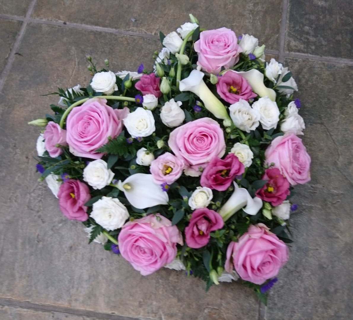 HanhamFlorists's tweet photo. A selection on this weeks hearts tributes.  Always a stunning tribute for a loved one. #hearts https://t.co/IUfzIBzqwZ