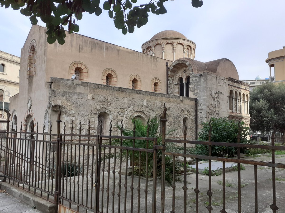 Church of Saint Mary of the Announcement 'dei Catalani'.This "Catalans" church is very, very significant in that it is the only one having make it with no significant damage over the past 300 years in this city shaken regularly by quakes.12/n