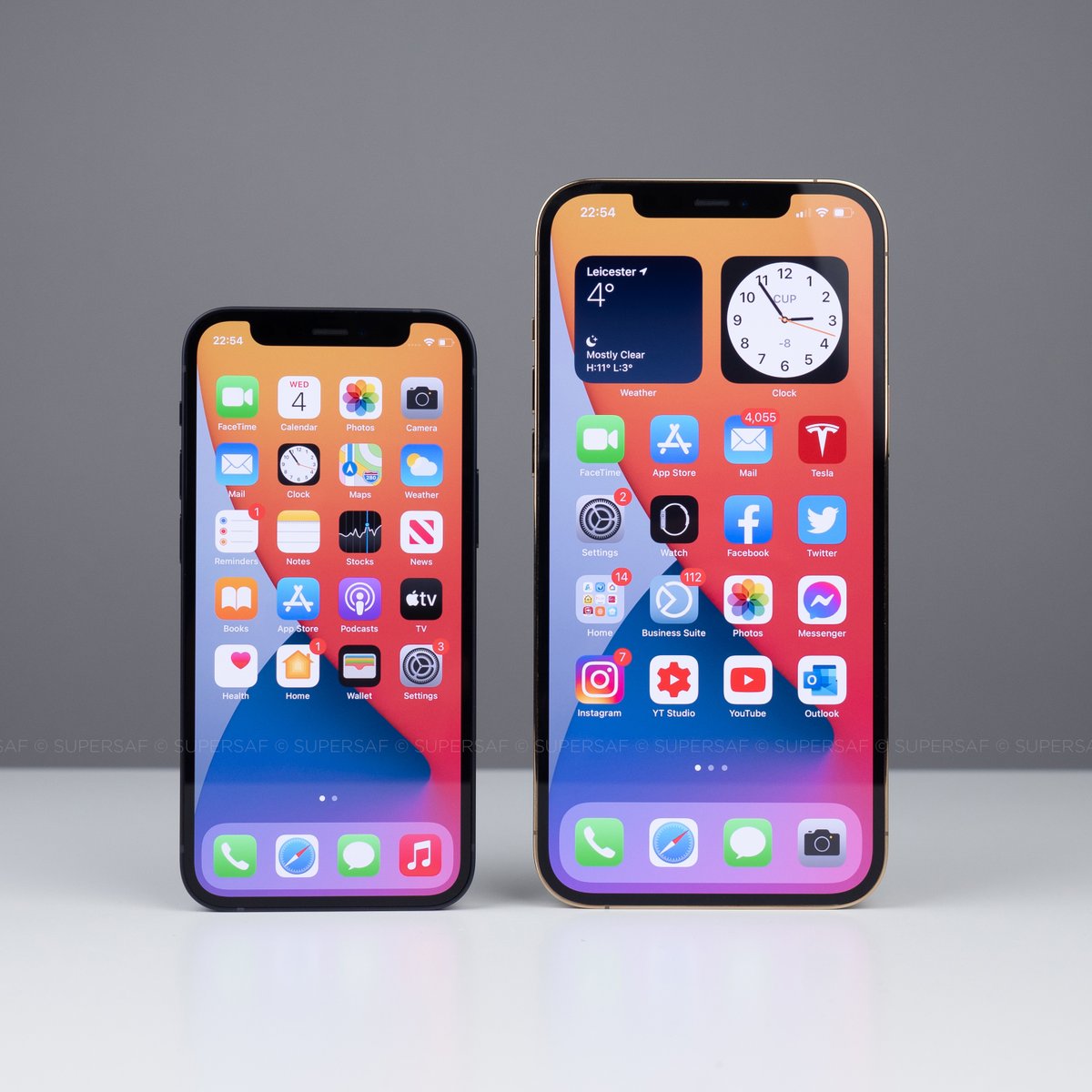 SuperSaf's tweet photo. Mini or Max? 🤔

Happy iPhone Day 🤓 #iPhone12ProMax #iPhone12Mini https://t.co/gZS0c68XoF
