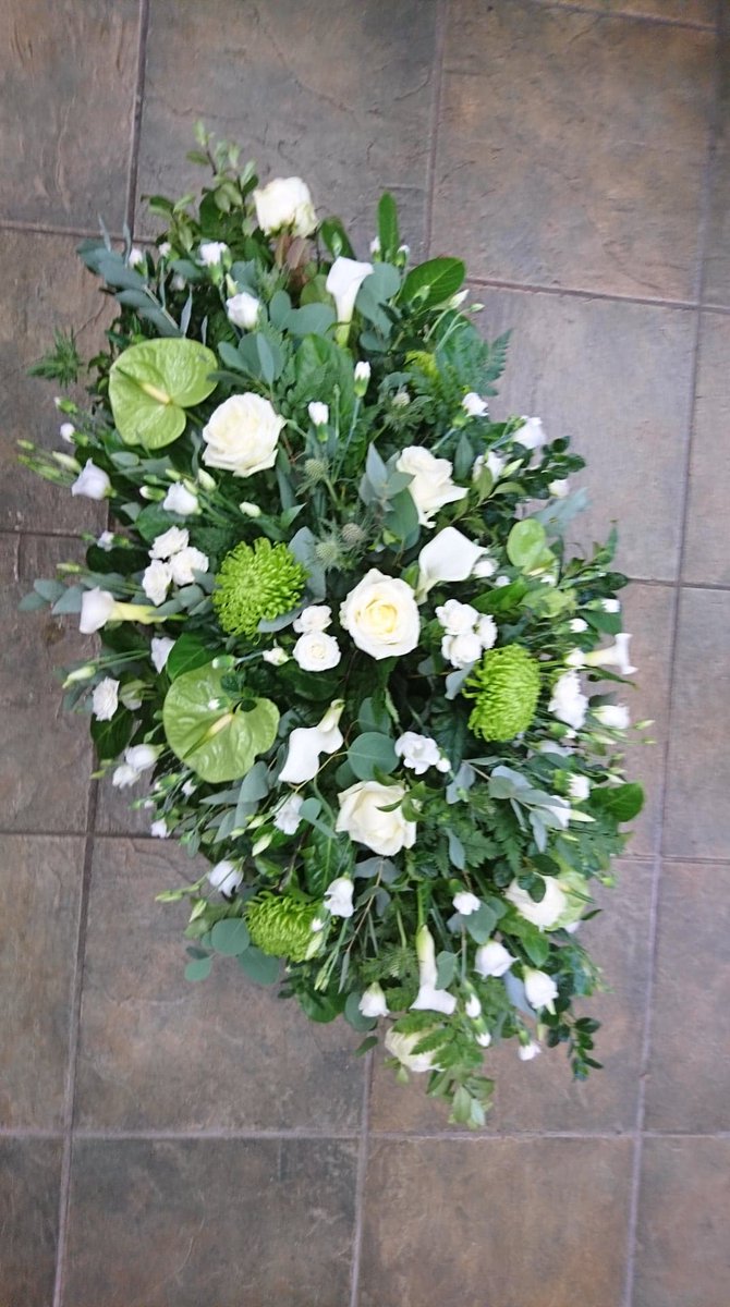 HanhamFlorists's tweet photo. This weeks coffin sprays have been in classic whites and greens, and feminine pinks. #coffinspray https://t.co/NwGvJDv85G