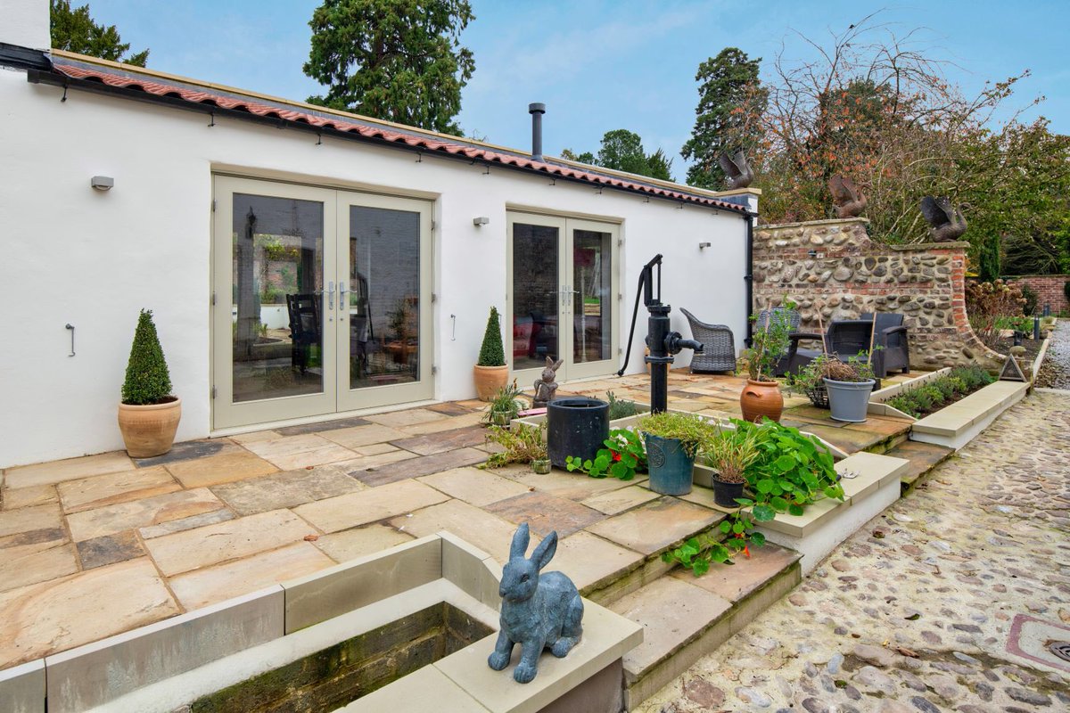 We are delighted with the finished result of this extension project we recently completed to a 19th century, Grade II listed home near Boroughbridge.

We constructed a 60m2 lime rendered extension with stone copings as well as extensive landscaping works.
