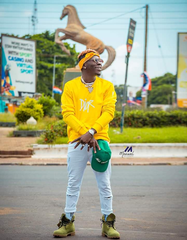 Bankcityoffici1's tweet photo. #2020🇬🇭 Go see miracles @shattawalegh talk &amp; now it coming like #Davi movie @qeypadgh 

#Bankcitymovement
#Atownrecord https://t.co/HPwz9oc24w