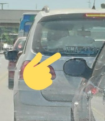 LuzDeGiro_com's tweet photo. Hay un nuevo lugar para colocar la PATENTE ,,, será una nueva reglamentación o será que la pones ahí para que no te saquen fotos de #transito ,, seguimos #SinControles efectivos de NADA.
Esto en #tigre ,,, a metros de la #DGT
#BuenViernes
@TapameLaPatente @cayatenow @lapanaweb https://t.co/erROnp0ItM