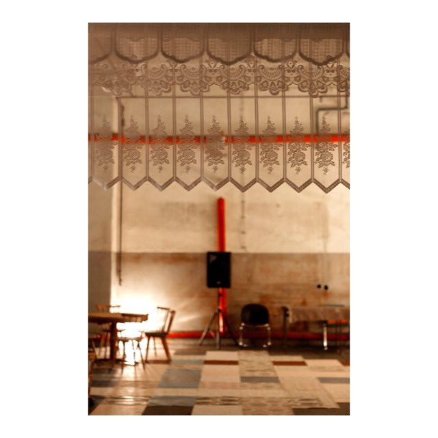 prinztraeger's tweet photo. Time for a #throwback to our very first project on #kokereihansa years ago. We developed the #scenography for an #art #exhibition and performance space in this breathtaking #offlocation.
#tb #leipzigerwohnzimmer #gallery https://t.co/5VsL66thOq