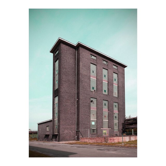 prinztraeger's tweet photo. Time for a #throwback to our very first project on #kokereihansa years ago. We developed the #scenography for an #art #exhibition and performance space in this breathtaking #offlocation.
#tb #leipzigerwohnzimmer #gallery https://t.co/5VsL66thOq