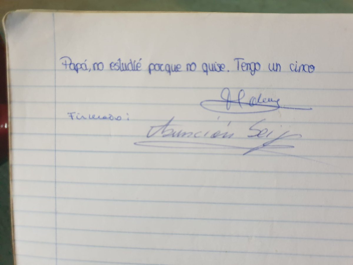 Marinali3n's tweet photo. En el colegio ya apuntaba maneras. Las cosas claras, gracias.
Un saludo, profe :_)
#student #colegio #profesor #ahoraloescribesyquelofirmentuspadres https://t.co/noTZ9jV8dN