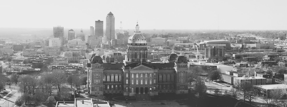 visionairiowa's tweet photo. From Court Avenue, to Interstate 235...a wide shot of the Iowa State Capitol building and downtown Des Moines, Iowa.
#iowacapitol #iowacapitolbuilding #stateofiowacapitol #panorama #desmoines #desmoinesiowa #architecture #iowastatecapitol #dsm #iowastatehouse #downtowndesmoines https://t.co/tH1X34mTrM