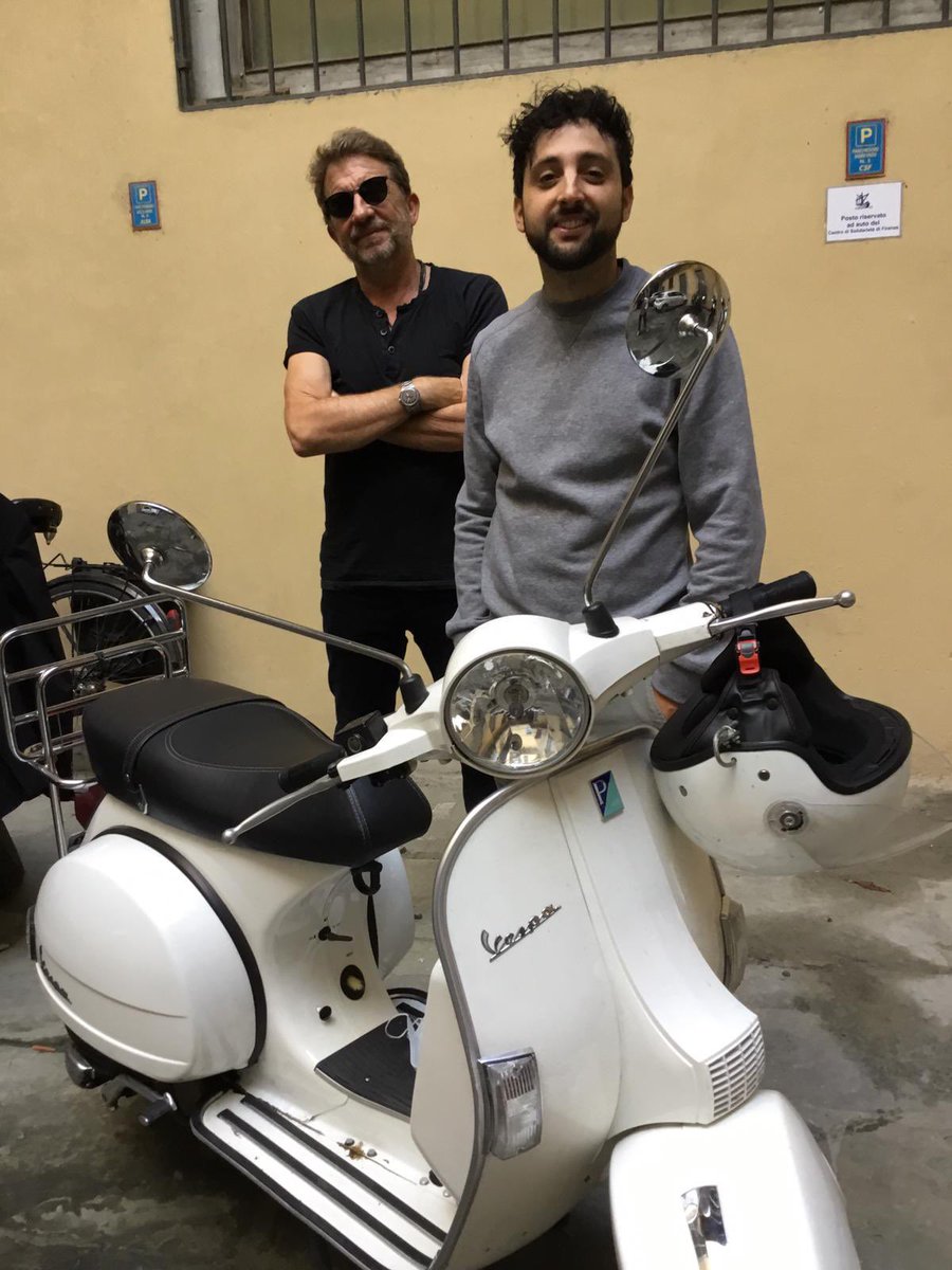 Da non perdere oggi pomeriggio alle 16 “Due in trasferta” con <a href="/bennyferrara/">benedetto ferrara</a> e @MatteoDovellini a bordo della loro vespa da Sorano e Sovana (GR) 🛵🛵
#radiotoscana #dueintrasferta #benedettoferrara #matteodovellini #toscana #tuscany #sorano #sovana #grosseto #maremma