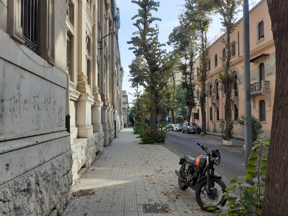 Walking towards this small restaurant run by a mother and her daughter. Mother is extremely welcoming as the daughter was conceived in Barcelona, where her grandpa was having an eyesight operation at Clínica Barraquer.I didn't say Barraquer was friends of my grandpa...14/n