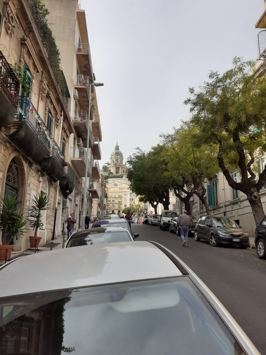 Walking towards this small restaurant run by a mother and her daughter. Mother is extremely welcoming as the daughter was conceived in Barcelona, where her grandpa was having an eyesight operation at Clínica Barraquer.I didn't say Barraquer was friends of my grandpa...14/n