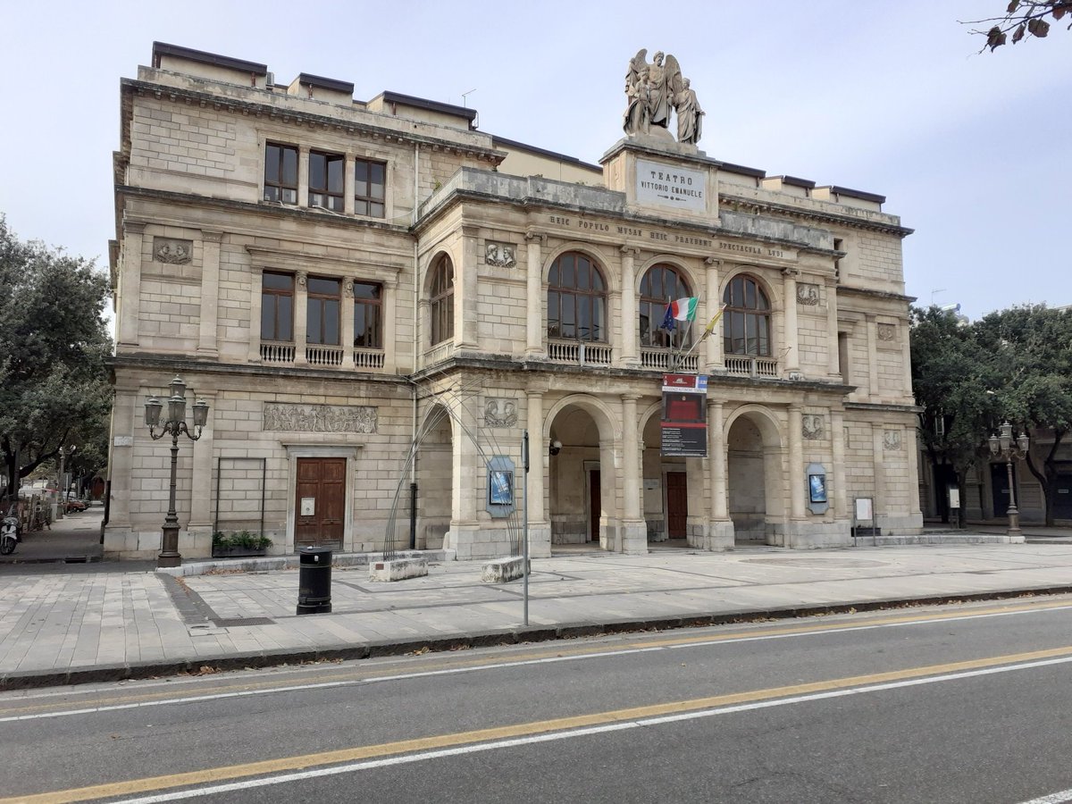 Walking towards this small restaurant run by a mother and her daughter. Mother is extremely welcoming as the daughter was conceived in Barcelona, where her grandpa was having an eyesight operation at Clínica Barraquer.I didn't say Barraquer was friends of my grandpa...14/n