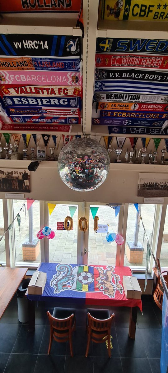 Leden van SCT hebben de mogelijkheid om een exemplaar van het SC Terschelling ‘panini’-boek op te halen op de club. De kantine is coronaproof ingericht en hopelijk zien we jullie zometeen!

Alle leden hebben een mail ontvangen omtrent regels en afhaaltijden per leeftijdsgroep