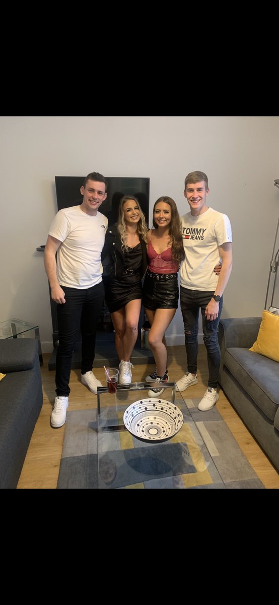 paul_mitchell31's tweet photo. Happy birthday @FIN_4_ hope it’s a good one and hopefully we’ll get a few drinks soon🥳🤪🍻x https://t.co/YCFtGJkz06