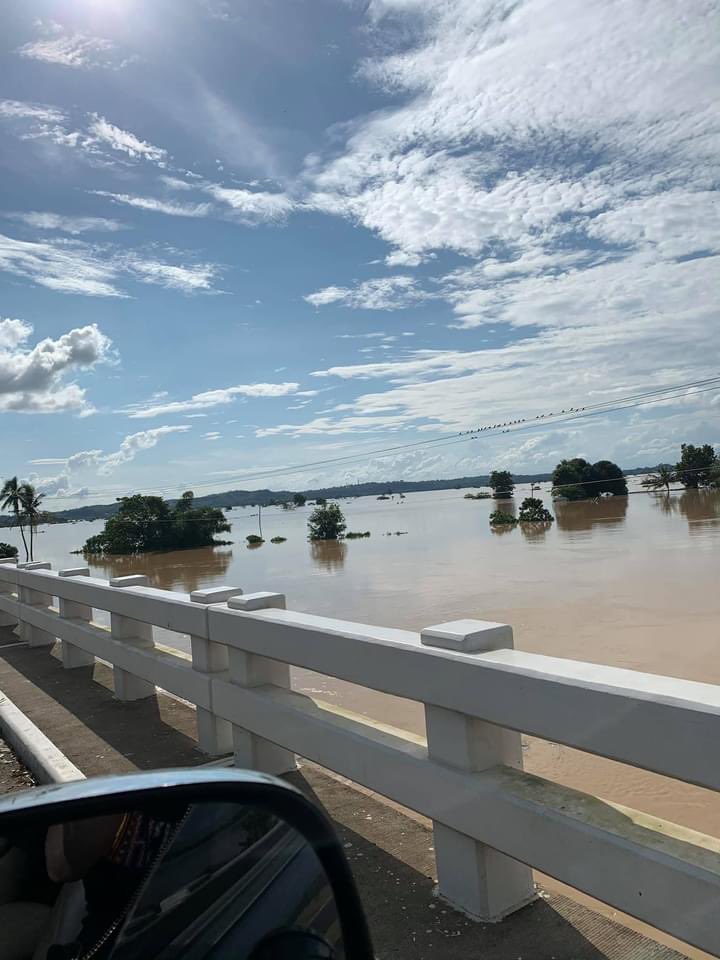 rosselle's tweet photo. These are rice and corn fields, fully submerged in flood water. Isabela is the corn basket of the country. Farmers are again facing heavy losses. Please extend help and please widen the media coverage on Cagayan Valley. Photos from my mom. #UlyssesPH https://t.co/QLuZ24JvI7