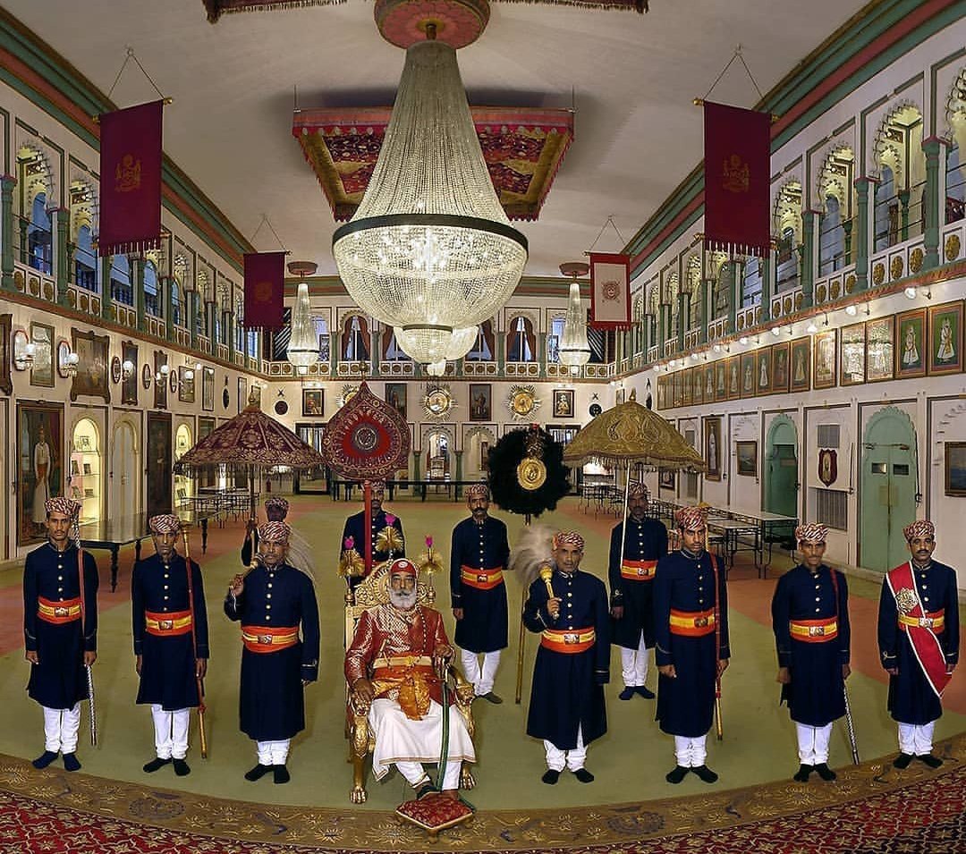 Rajputheros's tweet photo. राजपूत शब्द राजकुल मे पैदा होने से नही बल्कि राजा जैसा बना रखने और राजा जैसा धर्म "सर्व जन हिताय,सर्व जन सुखाय" का रखने से राजपूत शब्द की उत्पत्ति हुयी। राजपूत को तीन शब्दों में प्रयोग किया जाता है,पहला "राजपूत",दूसरा "क्षत्रिय"और तीसरा "ठाकुर"
#Rajput https://t.co/4ktbToypVu