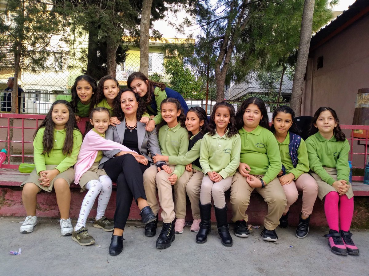 Ben öğrencilerimi uzaktan değil, gözlerinin içine bakarak sevmek istiyorum. Bu ayrılık çok uzun sürdü...
#maskenitakçünkü <a href="/ziyaselcuk/">Ziya Selçuk</a>  <a href="/yahsiomer/">Dr. Ömer YAHŞİ</a>