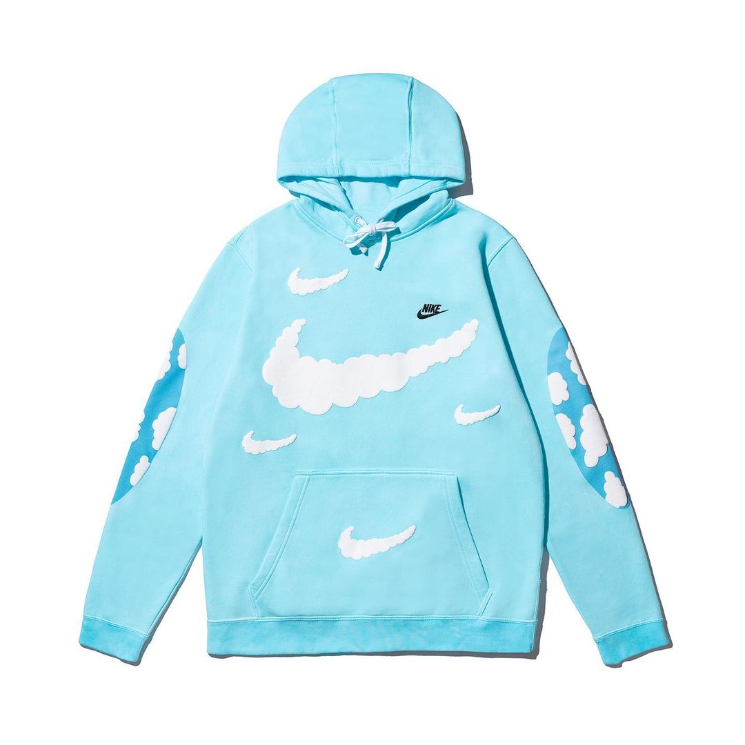 CaminoTV's tweet photo. Sukonew a drop un hoodie avec des swoosh en forme de nuages ☁️!

Vous validez le bail ? 

sukonew (ig) https://t.co/6mnHs4gugl