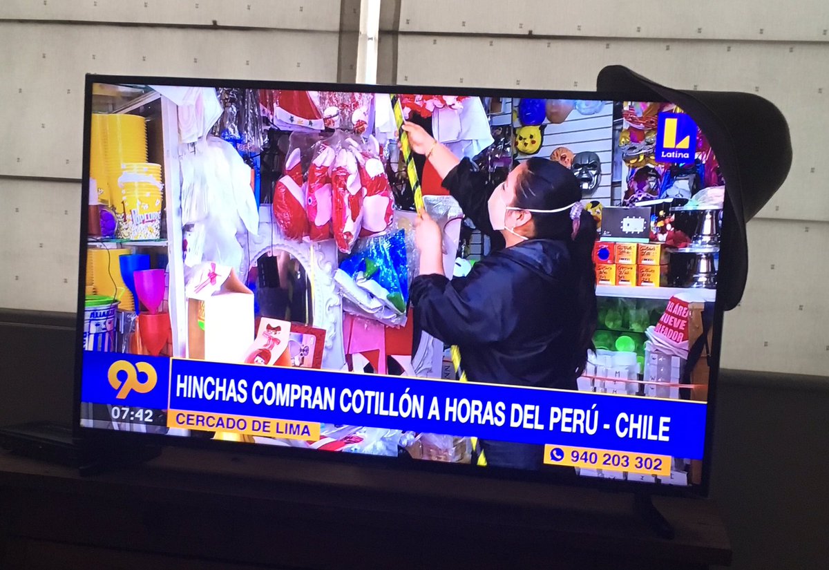 lpazmer's tweet photo. uno más cobarde que el otro. Paco Bazán dando cátedra de qué ah? #PrensaBasura #PrensaVendida #PrensaCorrupta #EsteCongresoNoMeRepresenta #EsteCongresoCorrupto #MerinoNoEsMiPresidente #MerinoAsesino https://t.co/CShk5JE41y