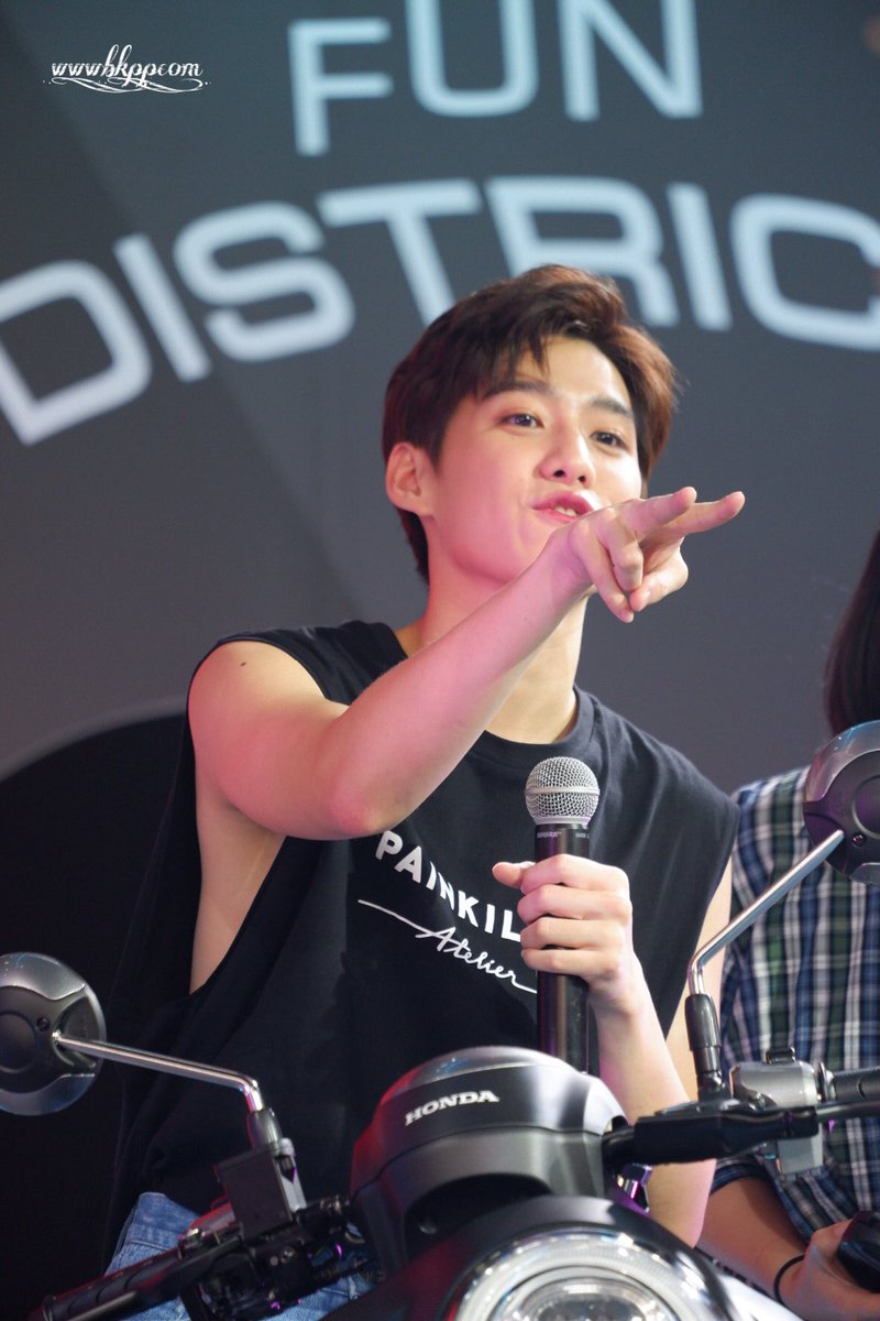 (SLOW) ลูกชิ้นหมูปิ้งไม้ 5 บาท tweet media