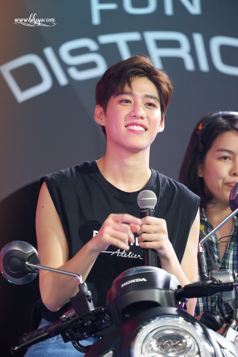 (SLOW) ลูกชิ้นหมูปิ้งไม้ 5 บาท tweet media