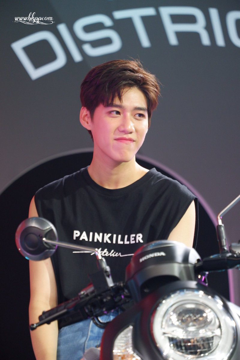 (SLOW) ลูกชิ้นหมูปิ้งไม้ 5 บาท tweet media