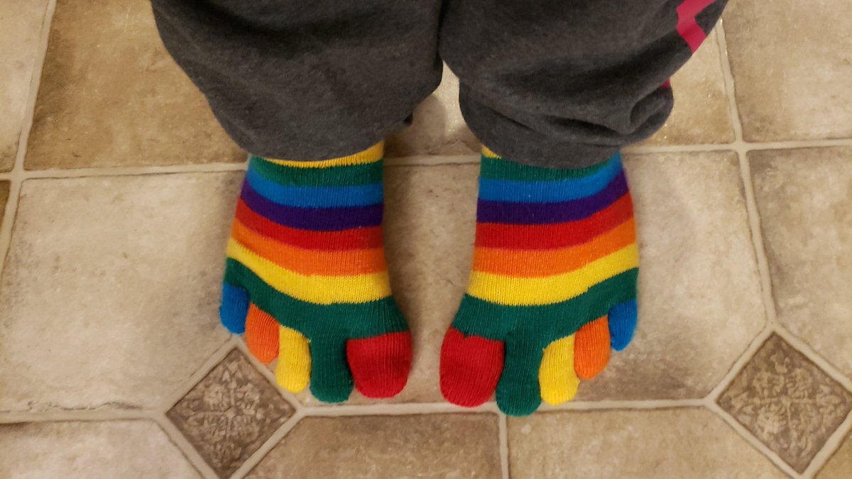 JMeRoom37's tweet photo. Crazy sock/slipper day today! 🧦 https://t.co/xwEJoIeay1