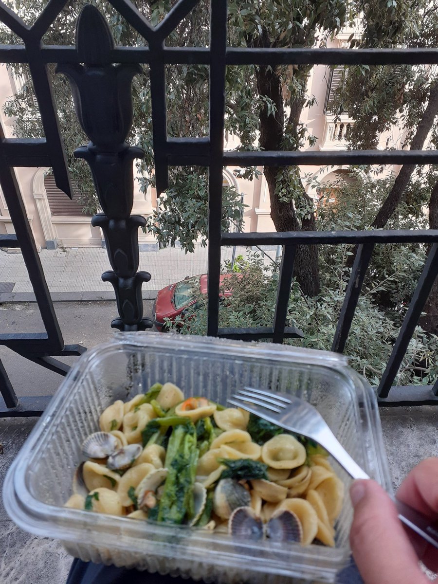 Orechiette alle rape e le vongole.Trying to beat the bad psychophysics from a balcony.Managed only partly.16/n – bei  Re Vittorio De LuxeAccomodations