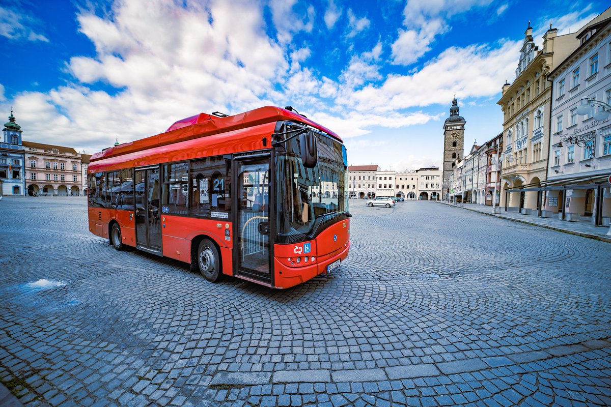 PavelKubes_'s tweet photo. RED 21

#RedBus like #London #DoubleDecker #ecological #electro #bus #Nr21 #line21 #Nr21 #CeskeBudejovice #city #transport #NamestiPOII #TownHall #igrecommend #CBRedBus #BudRedBus
[○°] #PavelKubes #kupafoto #kupastudio #CanonEOSR #SamyangAF14f2 https://t.co/OwfITV4eqI