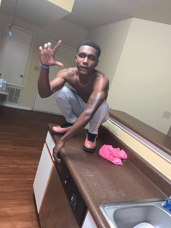 YhuAint's tweet photo. Eyes full of mud🍼🤢🤮 https://t.co/pAfrcf1d2w