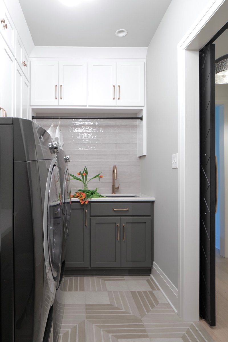 Laundry goals 
⠀⠀
Design: @coomerandco 
Photography: <a href="/kristen/">Kristen Hilderman</a>.mayfield 
Builder: @dougmconstruction 
#coomerandco #kristenmayfieldphotography #justtileit #sugargrovemarble #creativewoodesign #deltafaucet #ipreview via @preview.app