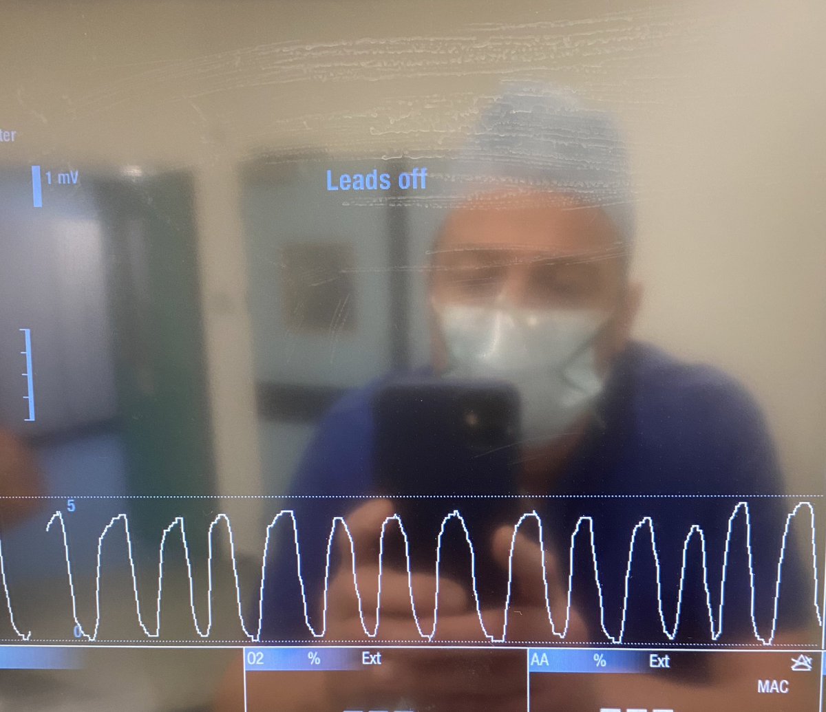 Tim Cook tweet media