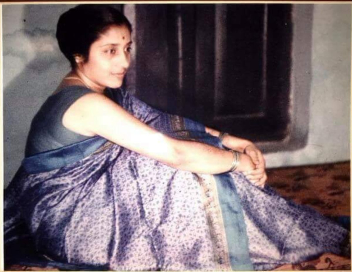 smita97's tweet photo. I remember my Mother eveyday and aspire to her kind and gentle ways❤️ #TWEhowl #WorldKindnessDay @KatyISD https://t.co/hZdSaH2z1A