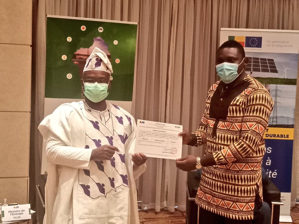 MediapartBenin's tweet photo. Remise ce vendredi 13 Novembre 2020 de certificat de donation et des clés de 54 Motos et de 10 Pick-up 4×4 aux bénéficiaires #UCPDER #ABERME, #ANM, #CONTRELEC, #DGEFC, #DGRE dans le cadre du programme de Renforcement des Capacités du Secteur de l'Energie au Bénin #RECASEB. https://t.co/QGPIvLan4r