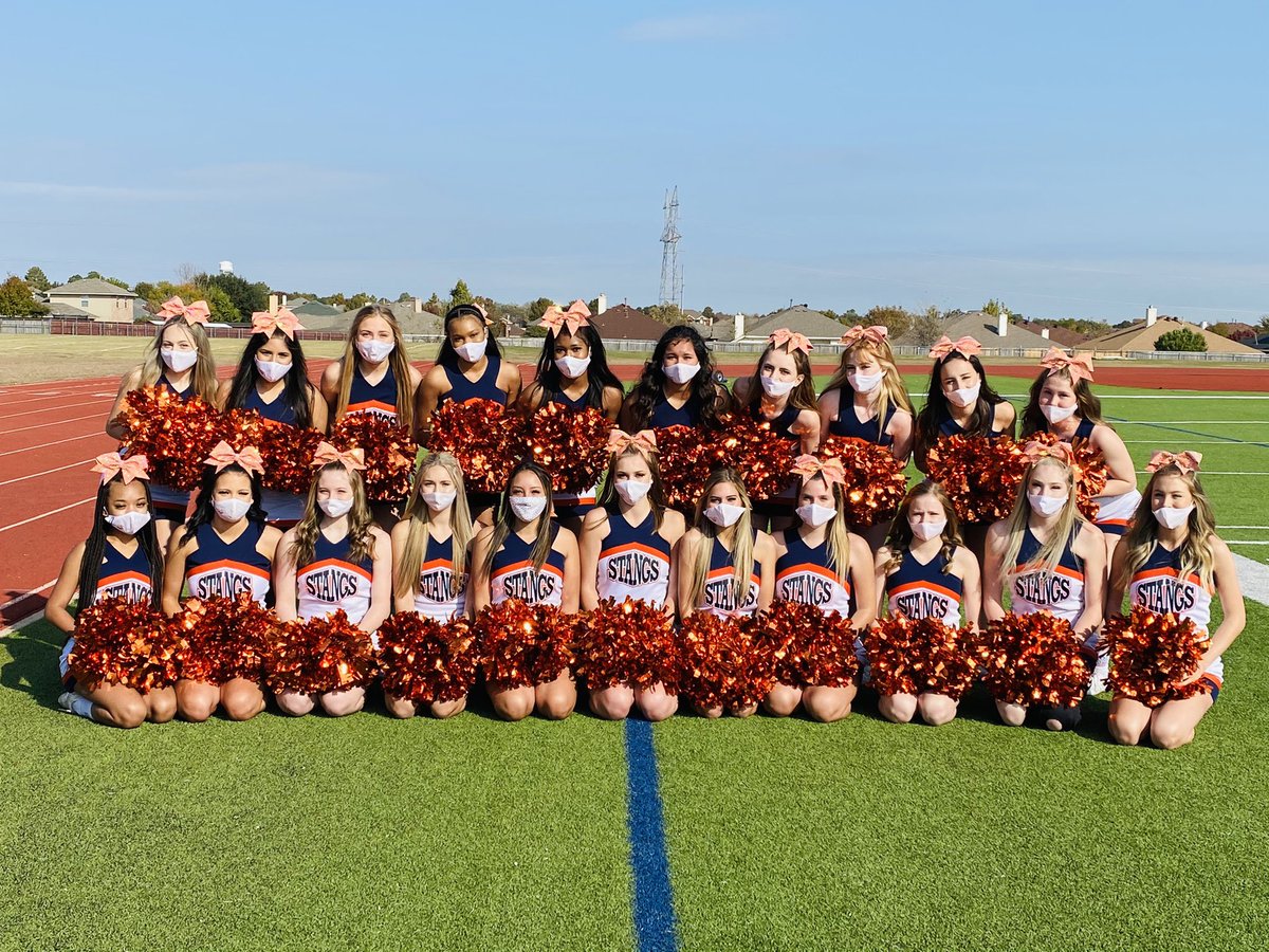 sawyer_science's tweet photo. HOCO 2020 was a success! I love my girls with all my heart &amp; am so proud of them. 💙🧡#SachseSoSweet https://t.co/187I99PTls